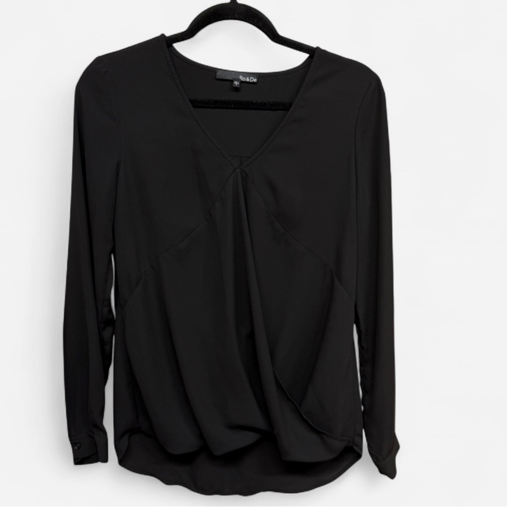 ***Ro & De Black V-Neck Long Sleeve Faux-Wrap Blouse - Picture 2 of 8